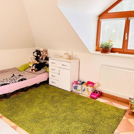 Apartman Se Zahradou 20 Minut Do Centra Prahy Ořech Zewnętrze zdjęcie