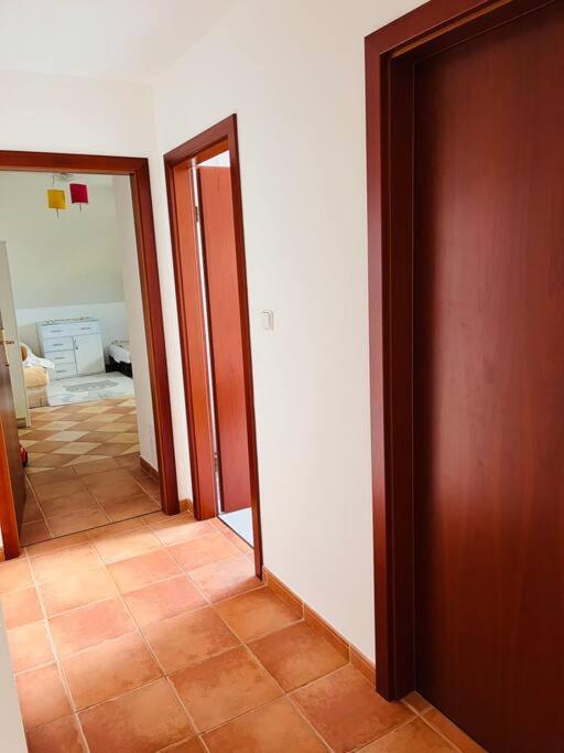 Apartman Se Zahradou 20 Minut Do Centra Prahy Ořech Zewnętrze zdjęcie